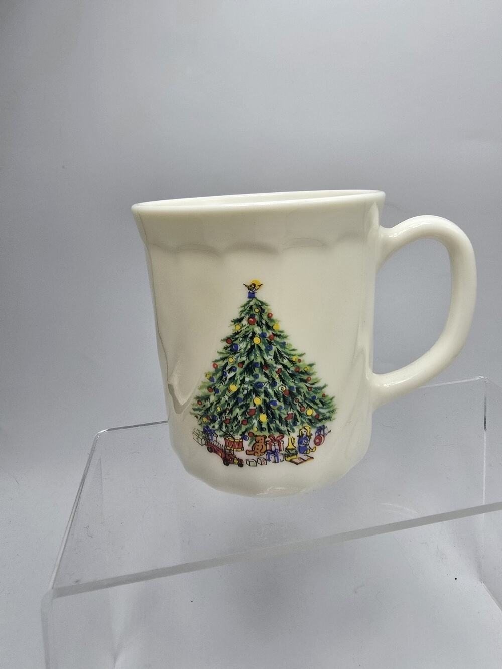 Vintage Salem Porcelle France Holiday Christmas Tree & Wreath Milk Glass Mug